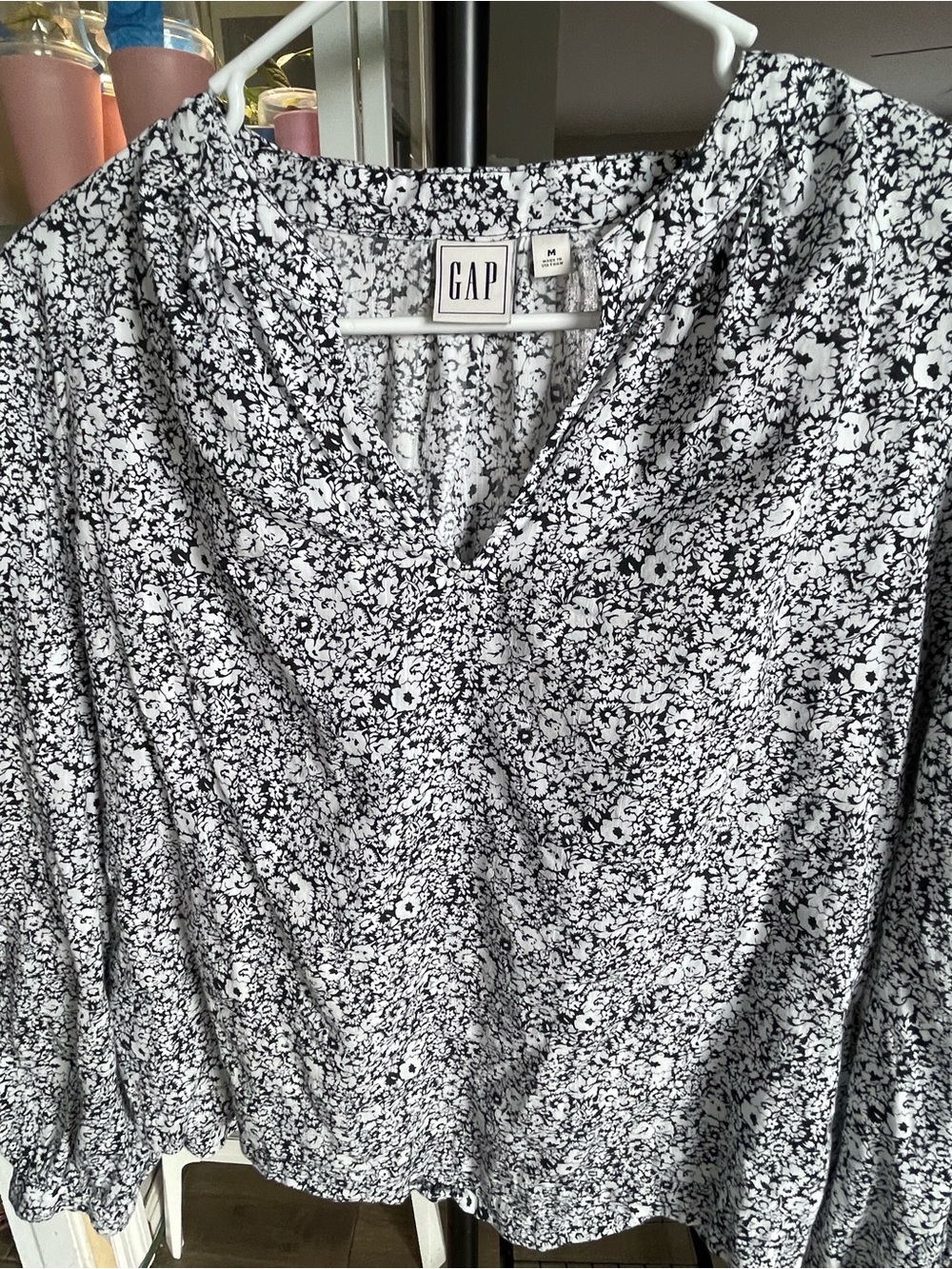 GAP Black & White Floral V-Neck Blouse